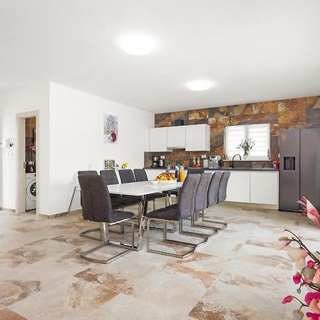 Villa Nur Pula Exterior foto