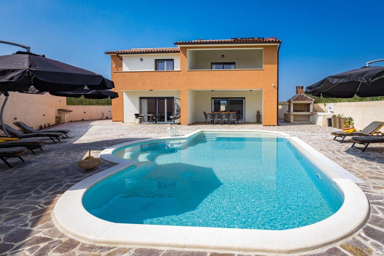 Villa Nur Pula Exterior foto